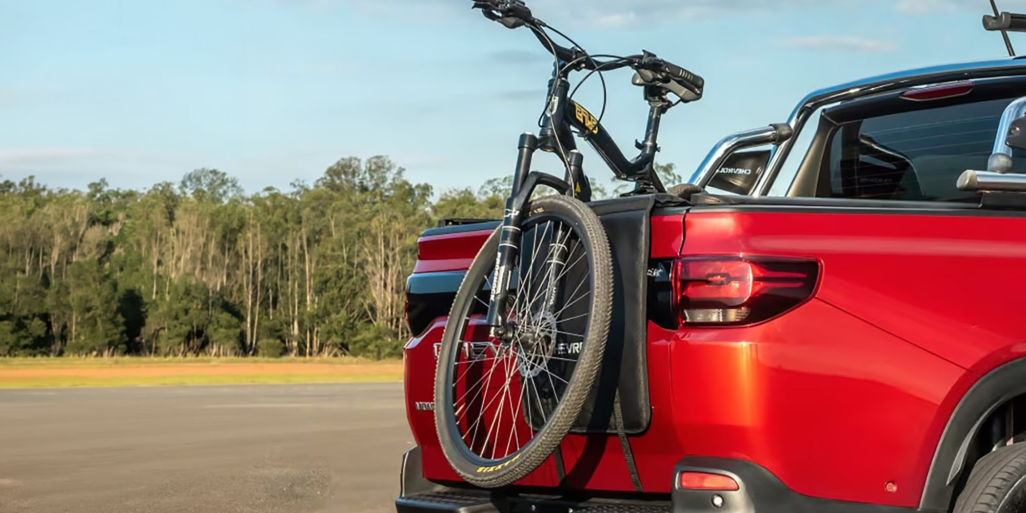 Personalize sua Montana 2027 com o suporte de bicicleta para tampa de caçamba